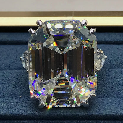 Anillo de compromiso, solitario corte Ascher con laterales corte pera