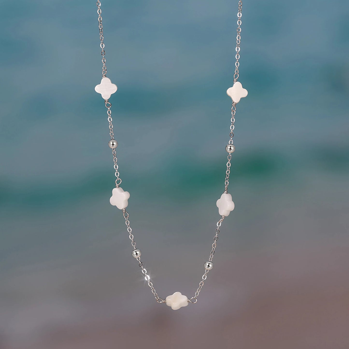 Gargantilla de plata S925 con diseño de trébol de cuatro hojas y hebra de conchas, estilo natural, regalo elegante para uso informal