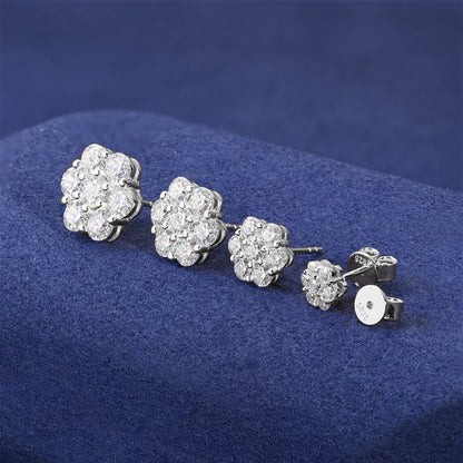 Aretes de moissanita diseño floral de 6 diamantes