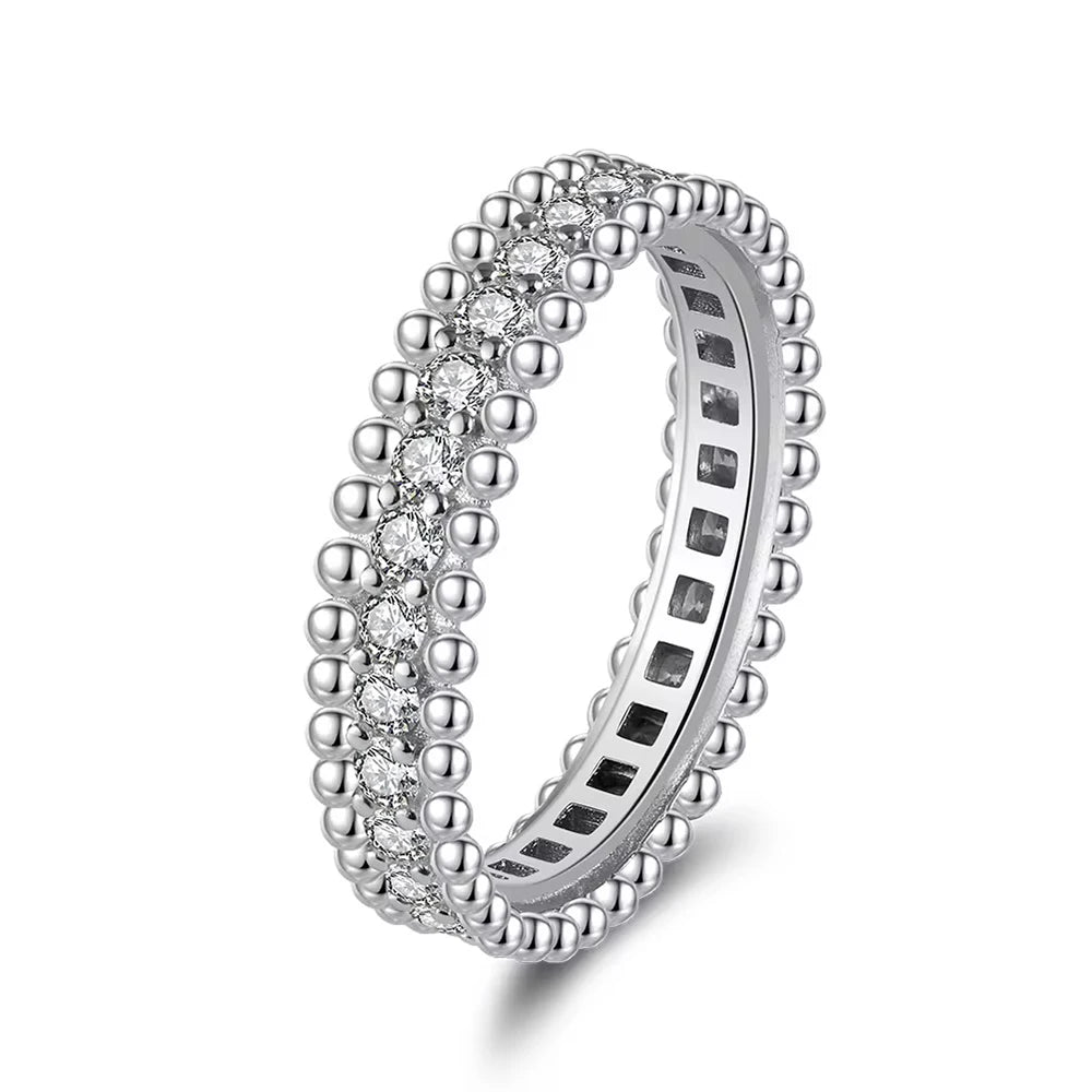 Anillo de plata con moissanita