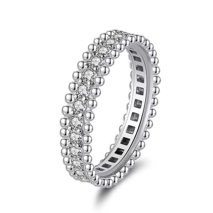Anillo de plata con moissanita