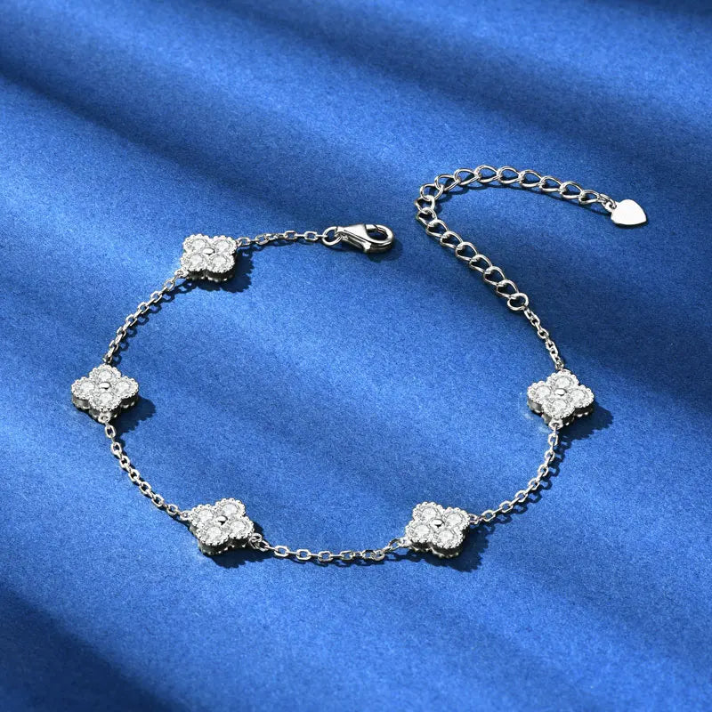 Pulsera de 3 mm con diseño de trébol de moissanita