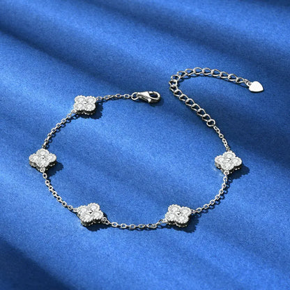 Pulsera de 3 mm con diseño de trébol de moissanita