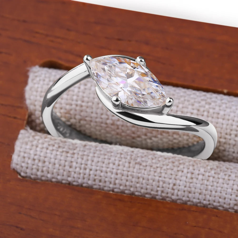 Anillo de Compromiso solitario marquesa 1/2 ct