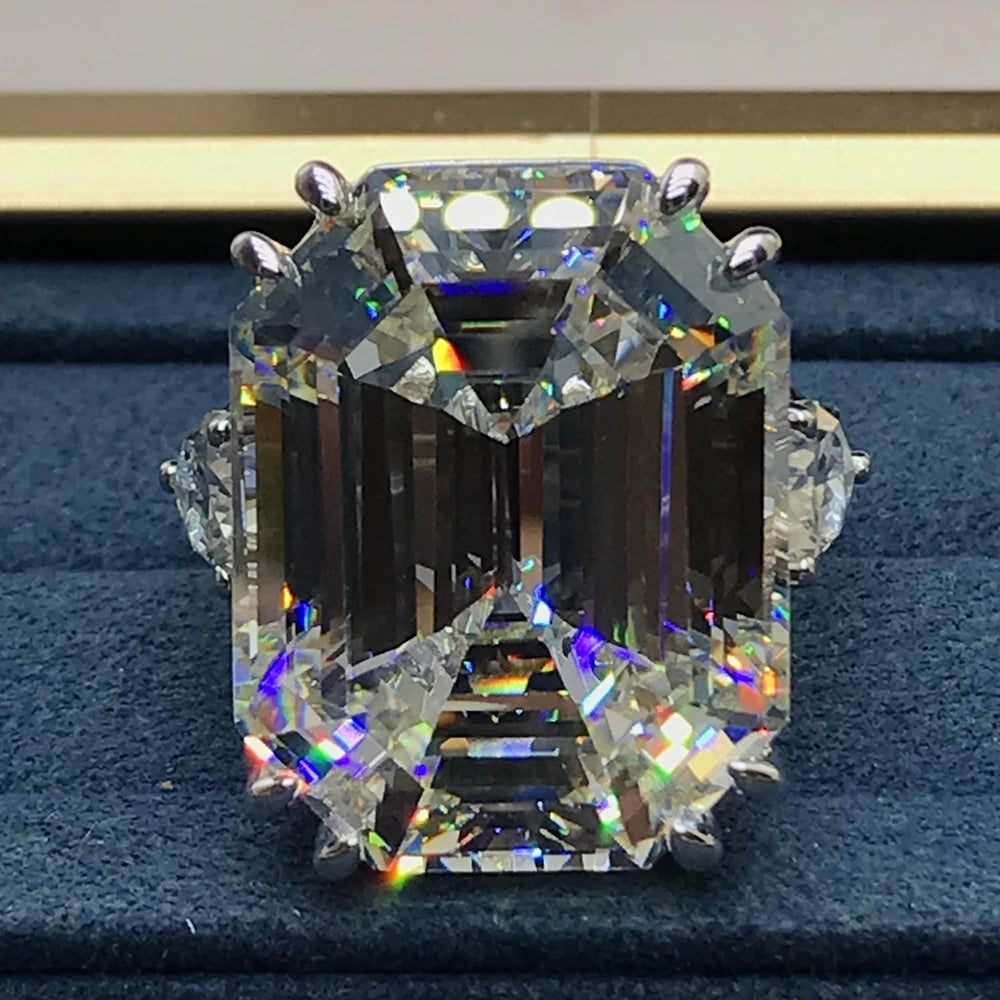 Anillo de compromiso, solitario corte Ascher con laterales corte pera