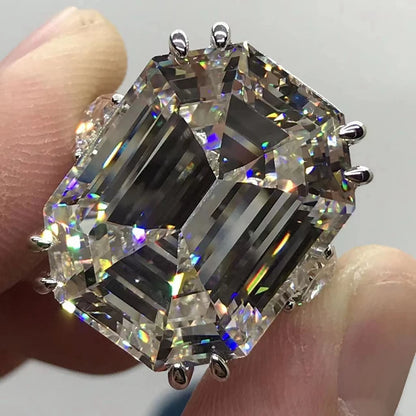 Anillo de compromiso, solitario corte Ascher con laterales corte pera