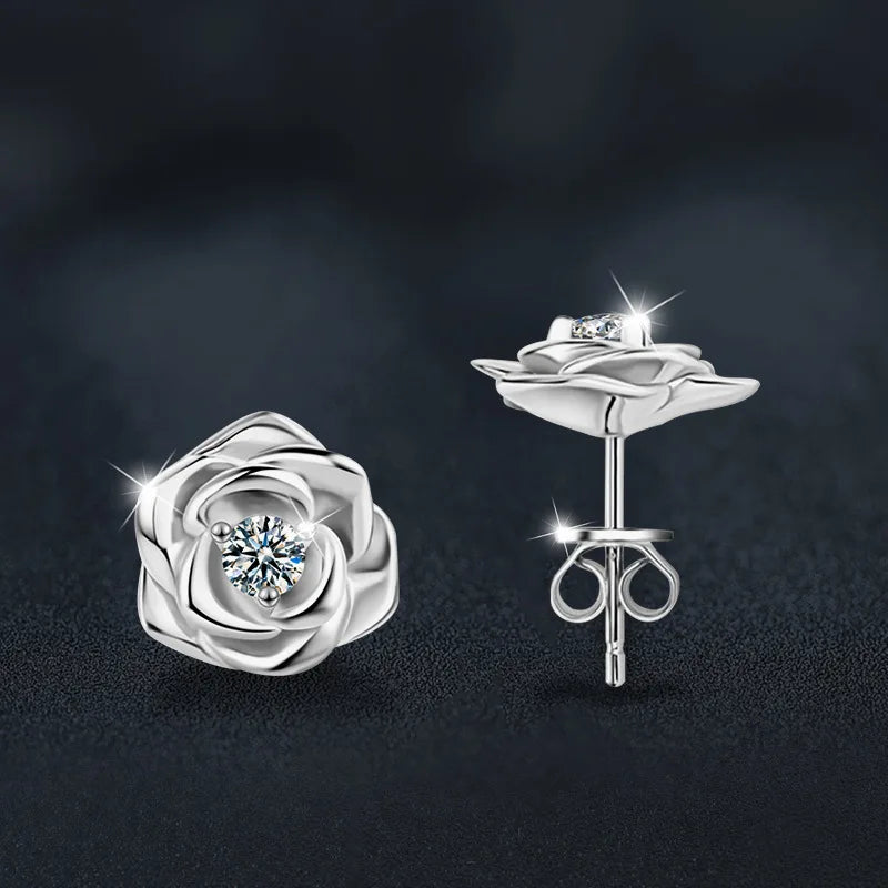 Juego de aretes diseño floral, plata con moissanita
