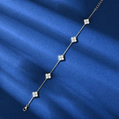 Pulsera de 3 mm con diseño de trébol de moissanita
