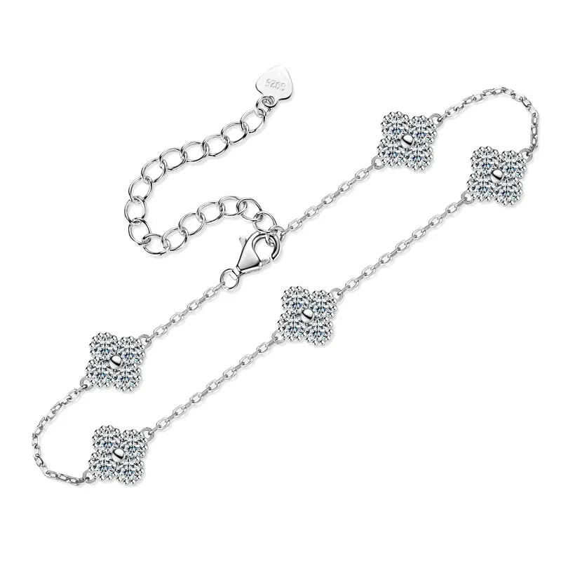Pulsera de 3 mm con diseño de trébol de moissanita