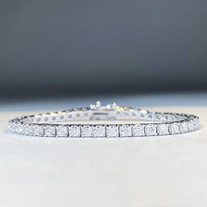 Cadena de tenis de platino sólido.