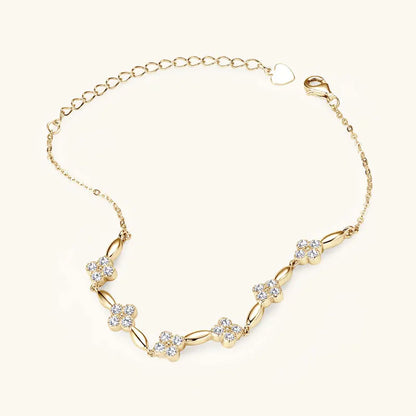 Pulsera de trébol de plata con moissanita