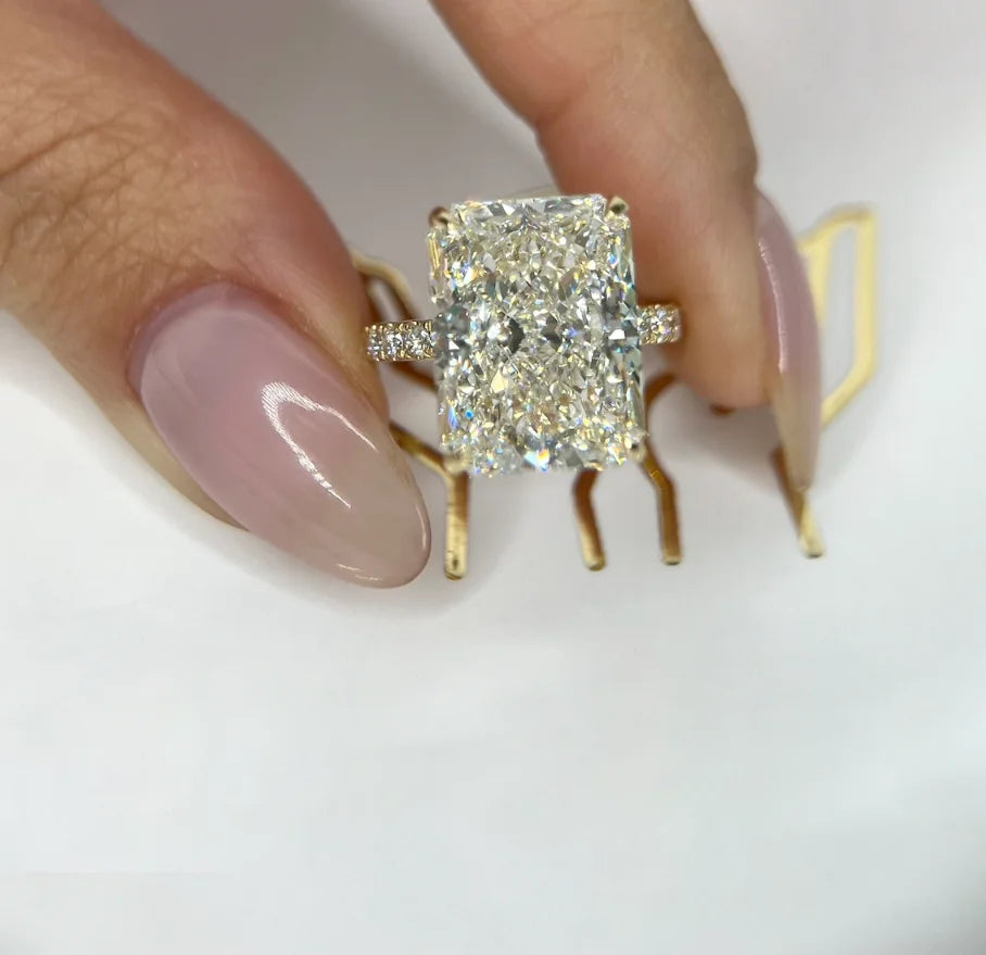 Anillo de compromiso de diamante cultivado en laboratorio de corte radiante de oro amarillo de 10 quilates 5CT DEF VS-VVS CVD HPHT Anillo de compromiso de diamante de laboratorio Anillo de halo IGI