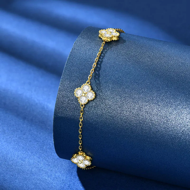 Pulsera de 3 mm con diseño de trébol de moissanita