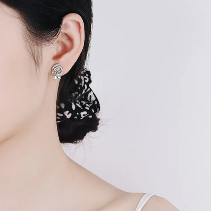 Aretes en diseño de rosas, plata bañada en oro con moissanita