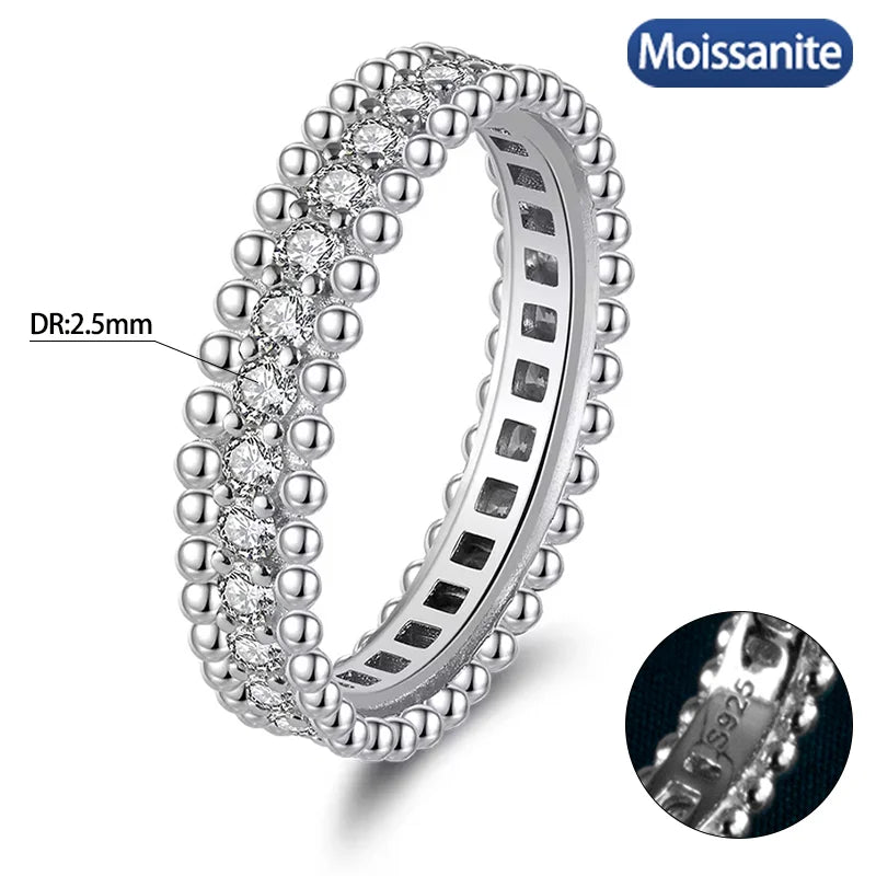 Anillo de plata con moissanita