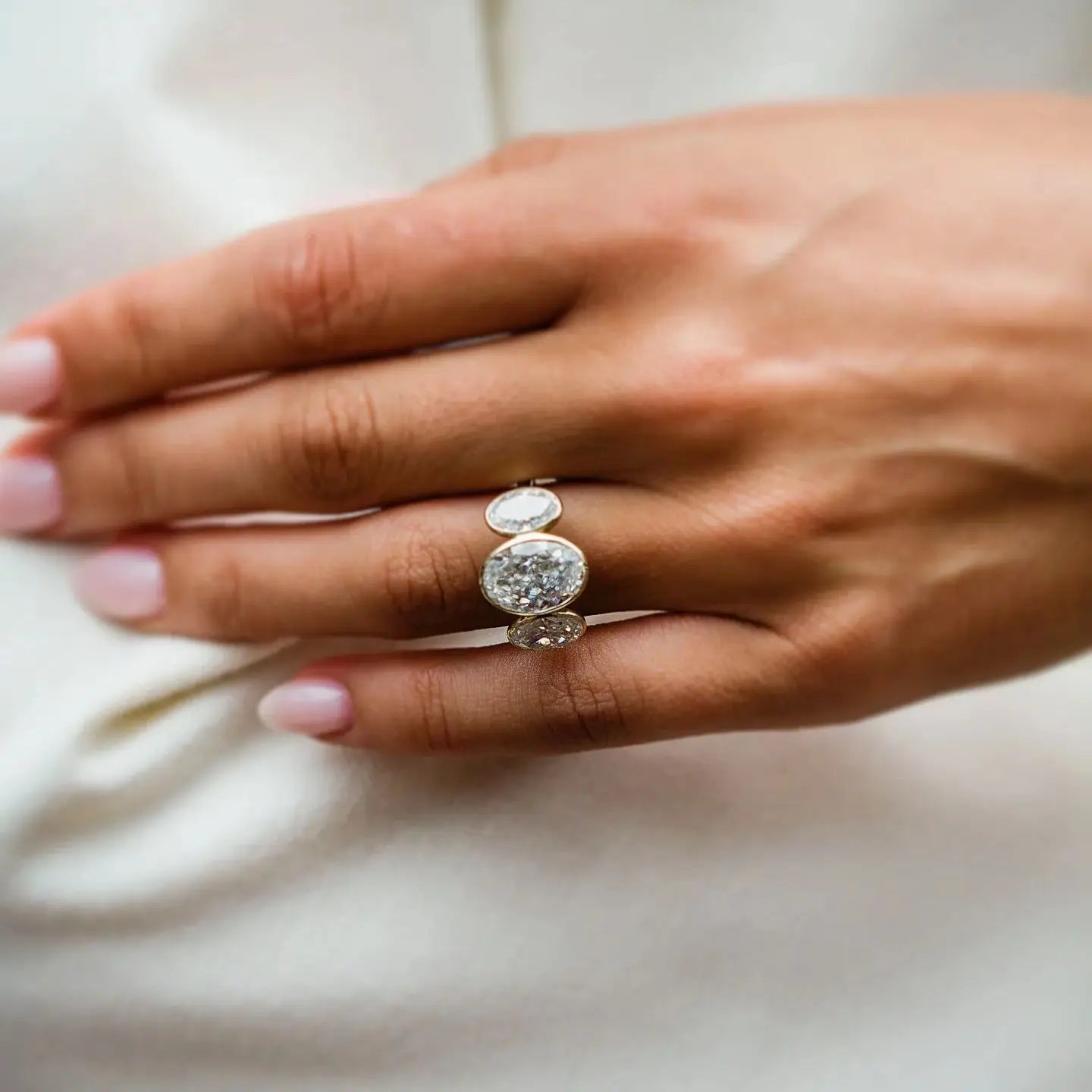 Anillo de Compromiso Oval Trilogy, 8ct