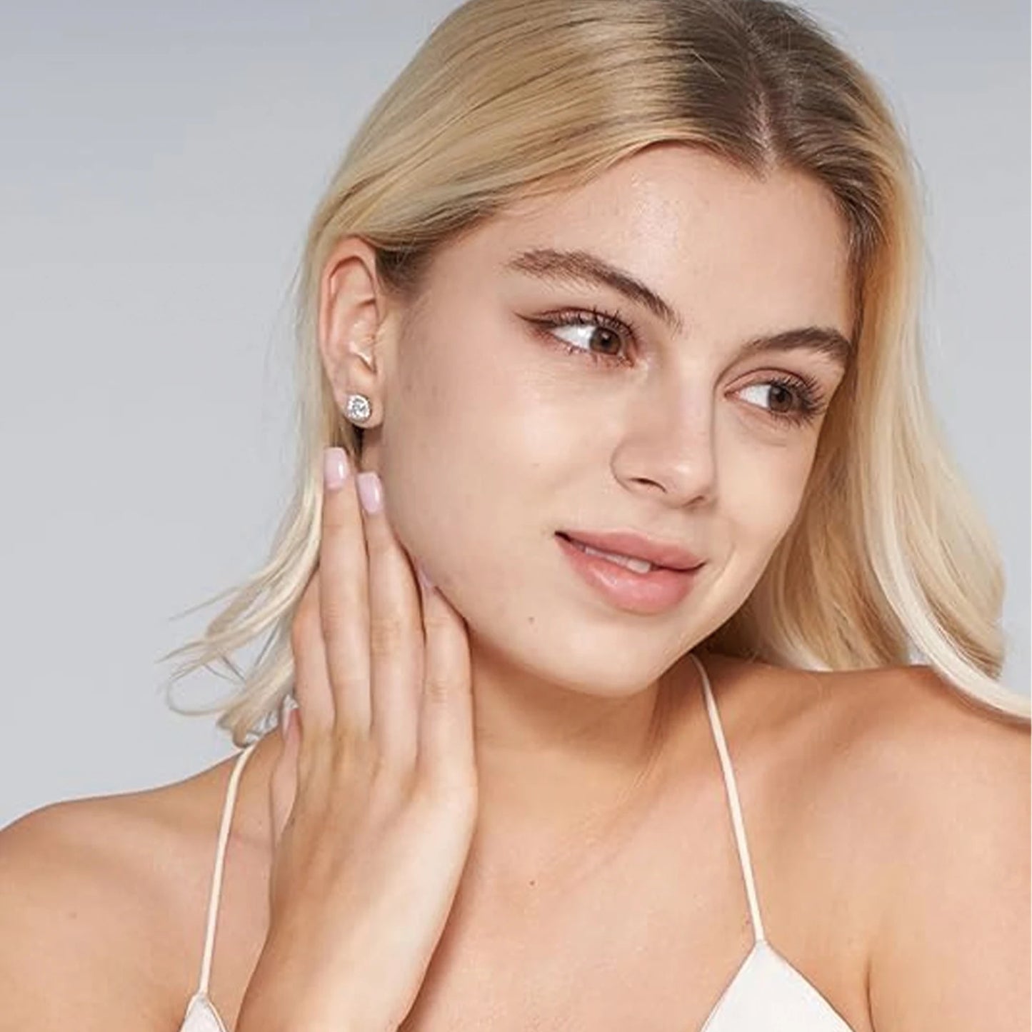 Aretes roscados de moissanita