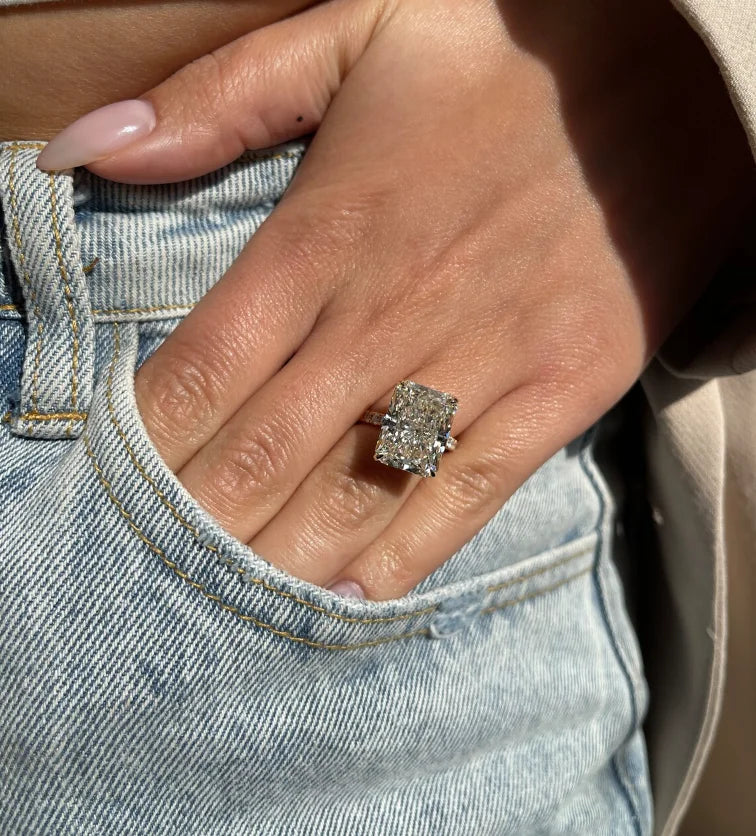 Anillo de compromiso de diamante cultivado en laboratorio de corte radiante de oro amarillo de 10 quilates 5CT DEF VS-VVS CVD HPHT Anillo de compromiso de diamante de laboratorio Anillo de halo IGI