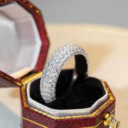 Anillo Ice Out de moissanita