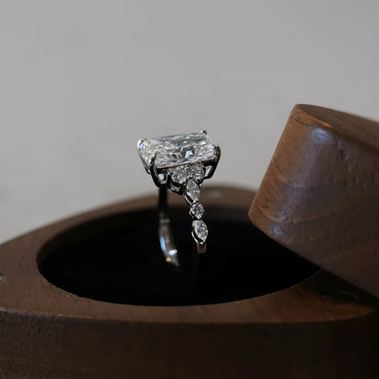 Anillo de Compromiso, Radiante con laterales