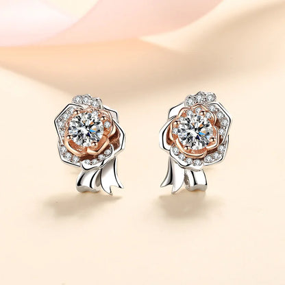 Aretes en diseño de rosas, plata bañada en oro con moissanita