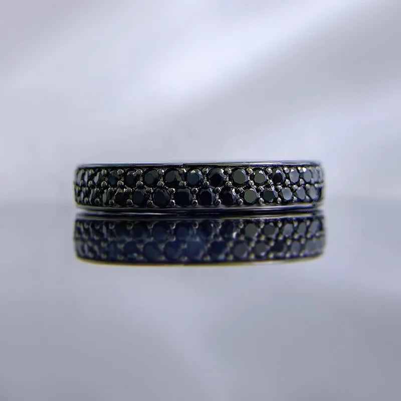 Anillo de plata con espinelas negras
