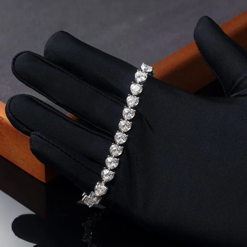 Pulsera de moissanita corte de corazón