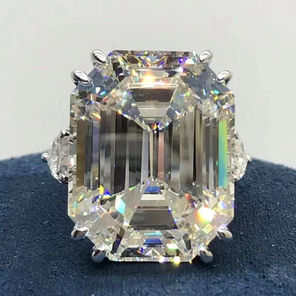 Anillo de compromiso, solitario corte Ascher con laterales corte pera