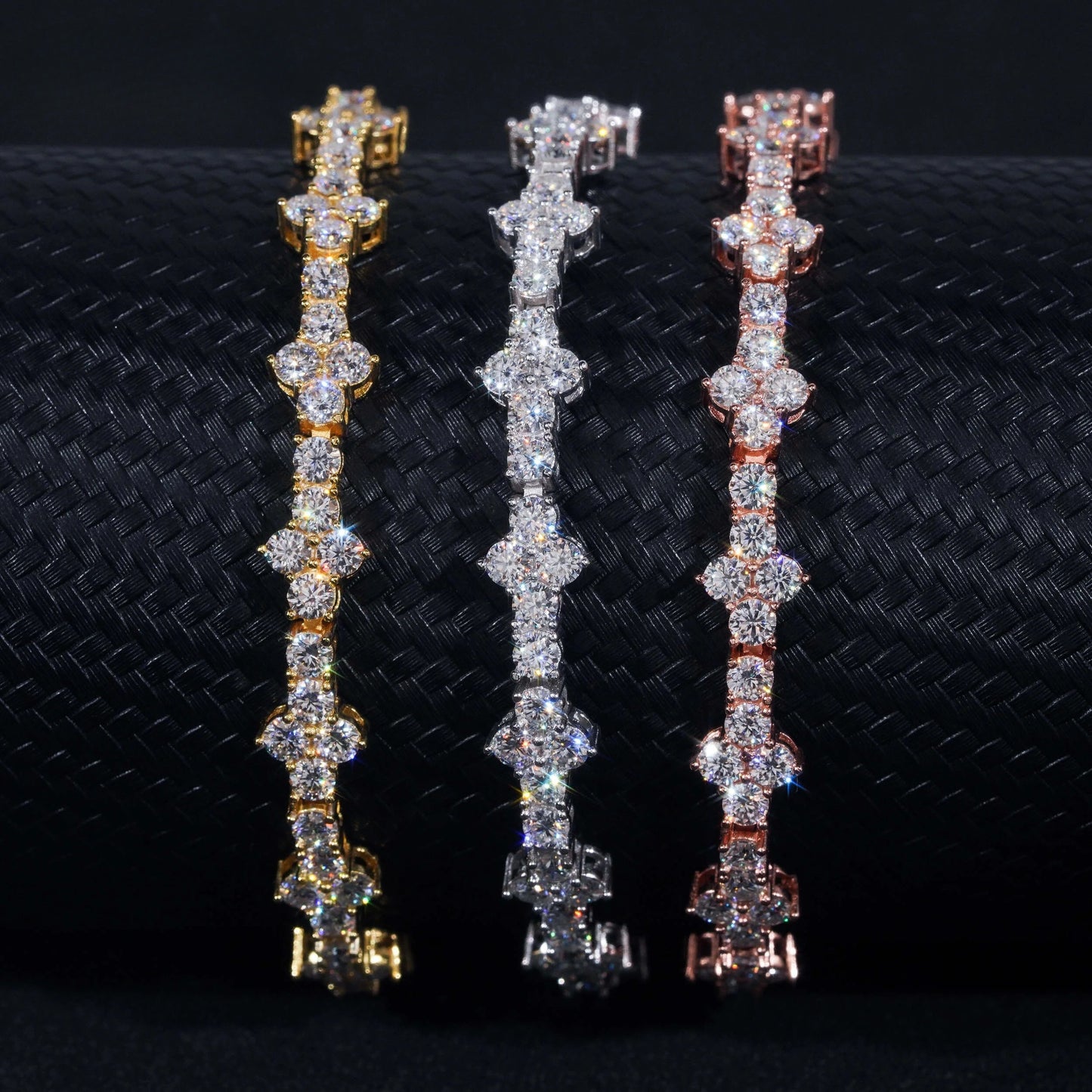 Pulsera tenis con cruz de diamantes de moissanita VVS