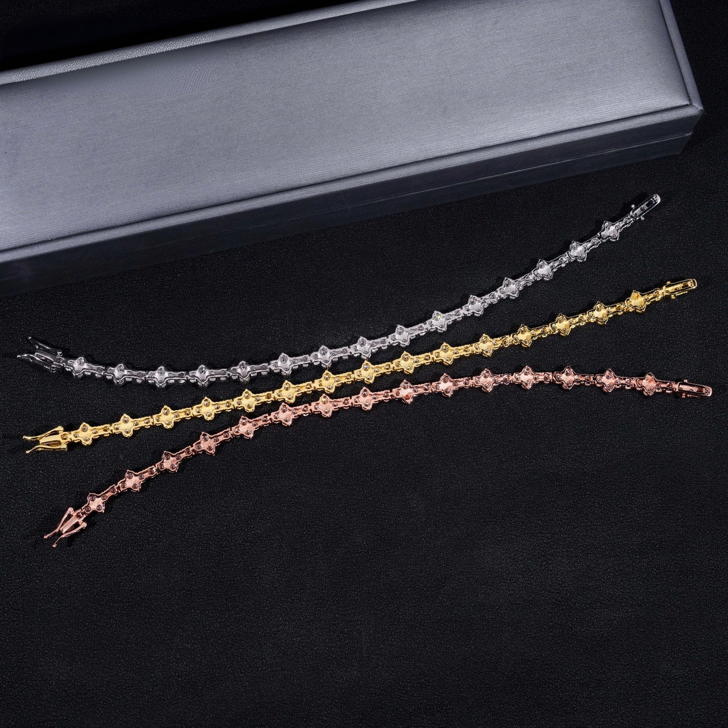 Pulsera tenis con cruz de diamantes de moissanita VVS