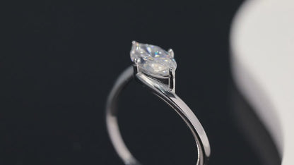 Anillo de Compromiso solitario marquesa 1/2 ct