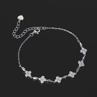 Pulsera de trébol de plata con moissanita