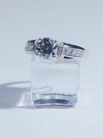 Anillo de compromiso moissanita de 2 quilates 