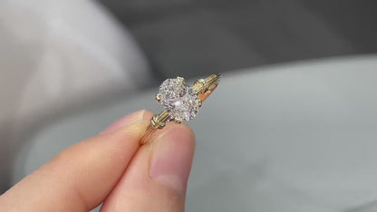 Anillo de Compromiso solitario, Corte Ovalado de 1.08ct
