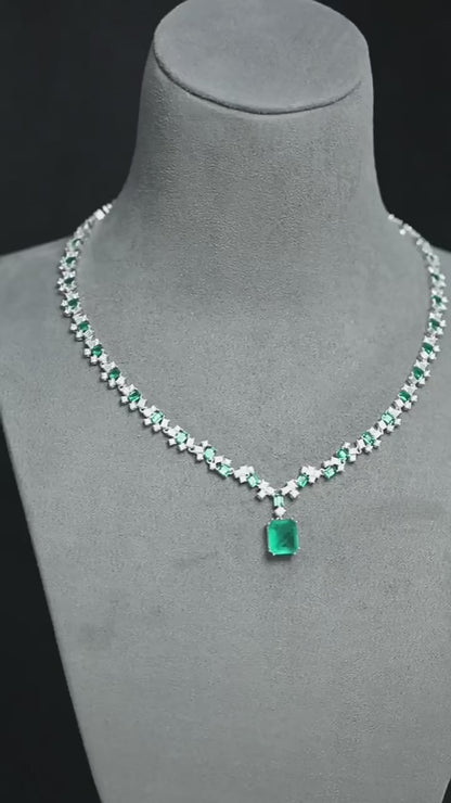 Collar de plata y circón esmeralda de alto carbono